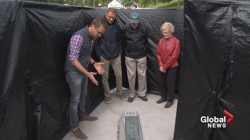 Click to play video: 'Calgarians excited to open Canada 150 time capsule'